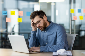 Erschöpft und unruhig? Mit diesen Tipps finden Sie zu mehr Energie Mehr Energie im Alltag: Wie Sie Schlafmangel und Stress besiegen